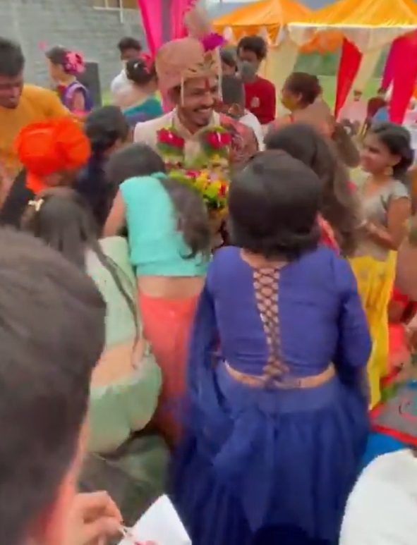 Sister in law fighting for groom shoes video going viral