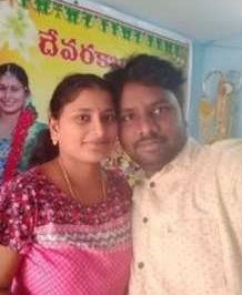 Women frauds two men