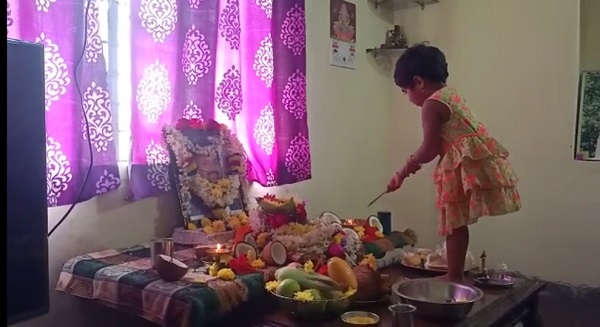3 year old girl waiting for her father in Karnataka