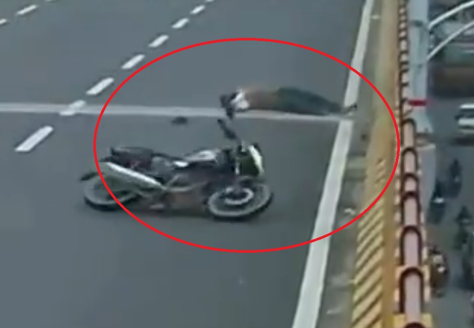 Bike crashes into Balanagar flyover