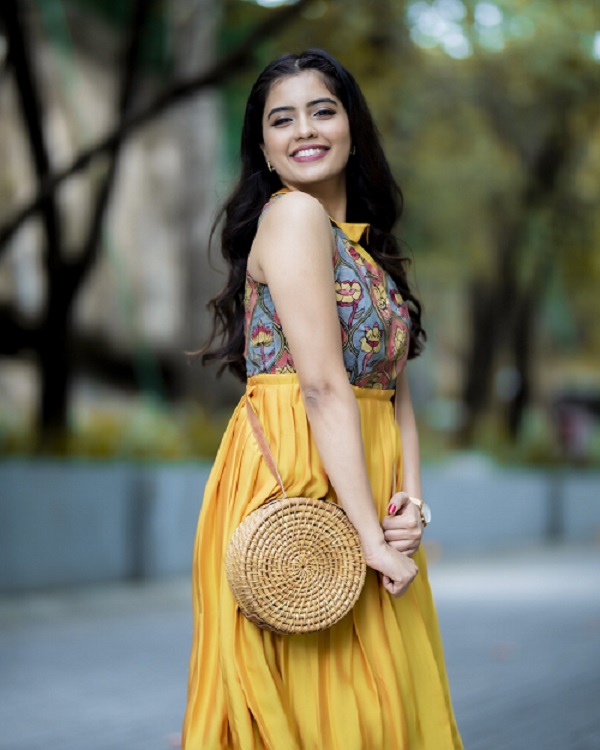 Heroine Amrita Iyer bag went viral on social media