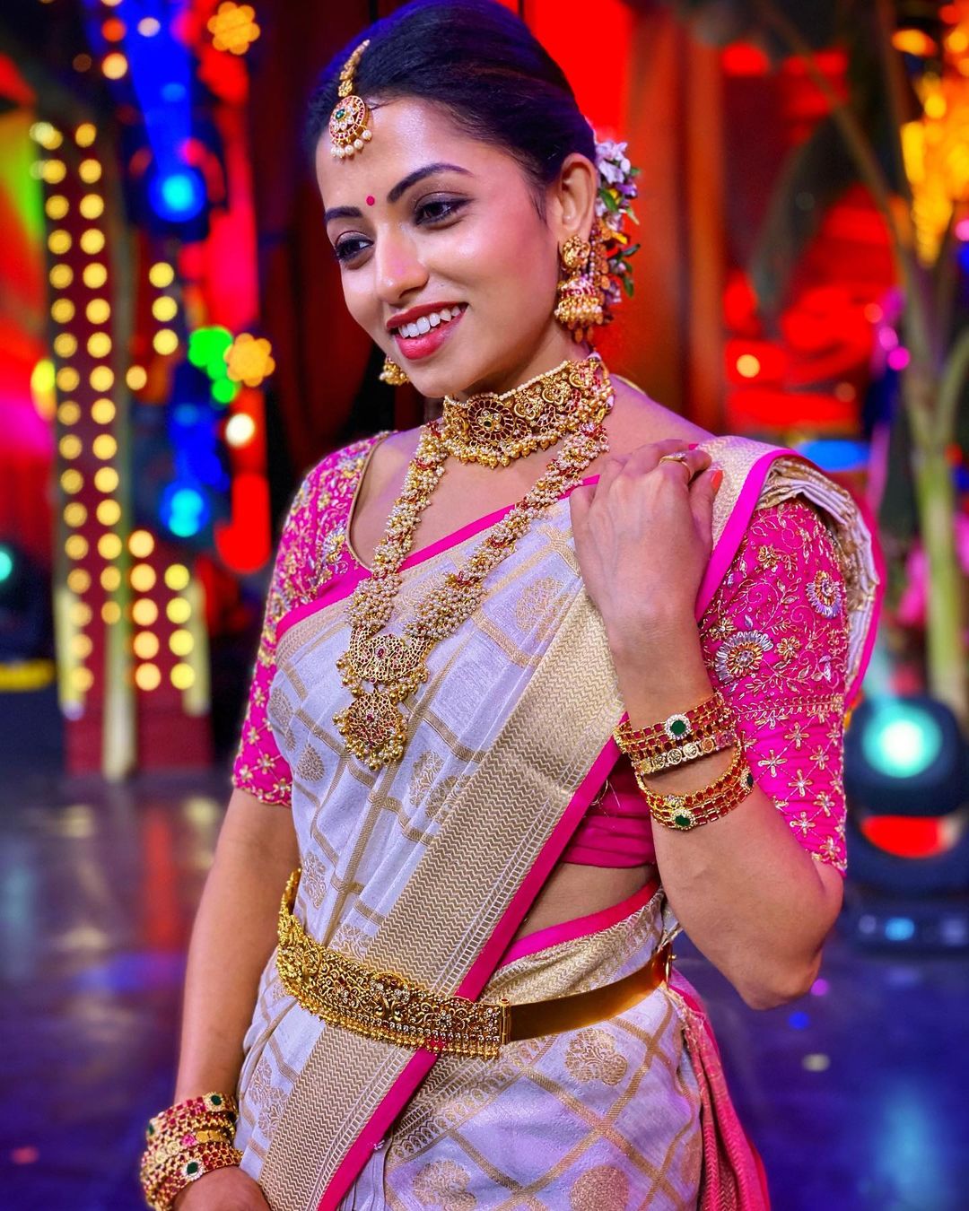 Naa Peru Meenakshi Serial Heroine Navya Swamy Images