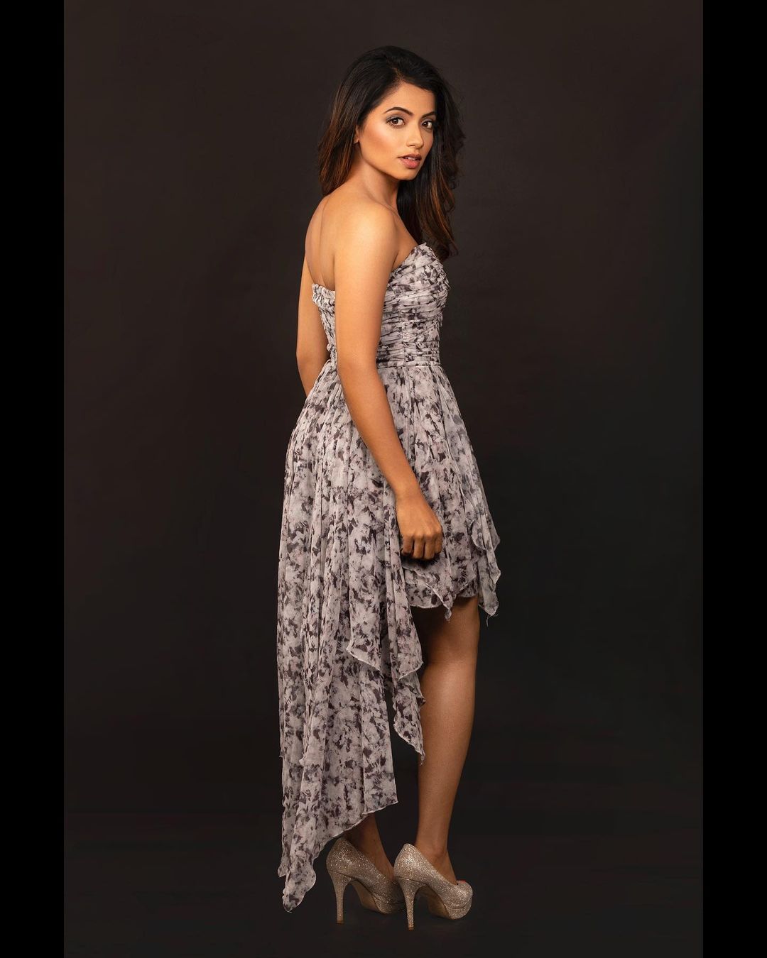 Naa Peru Meenakshi Serial Heroine Navya Swamy Images