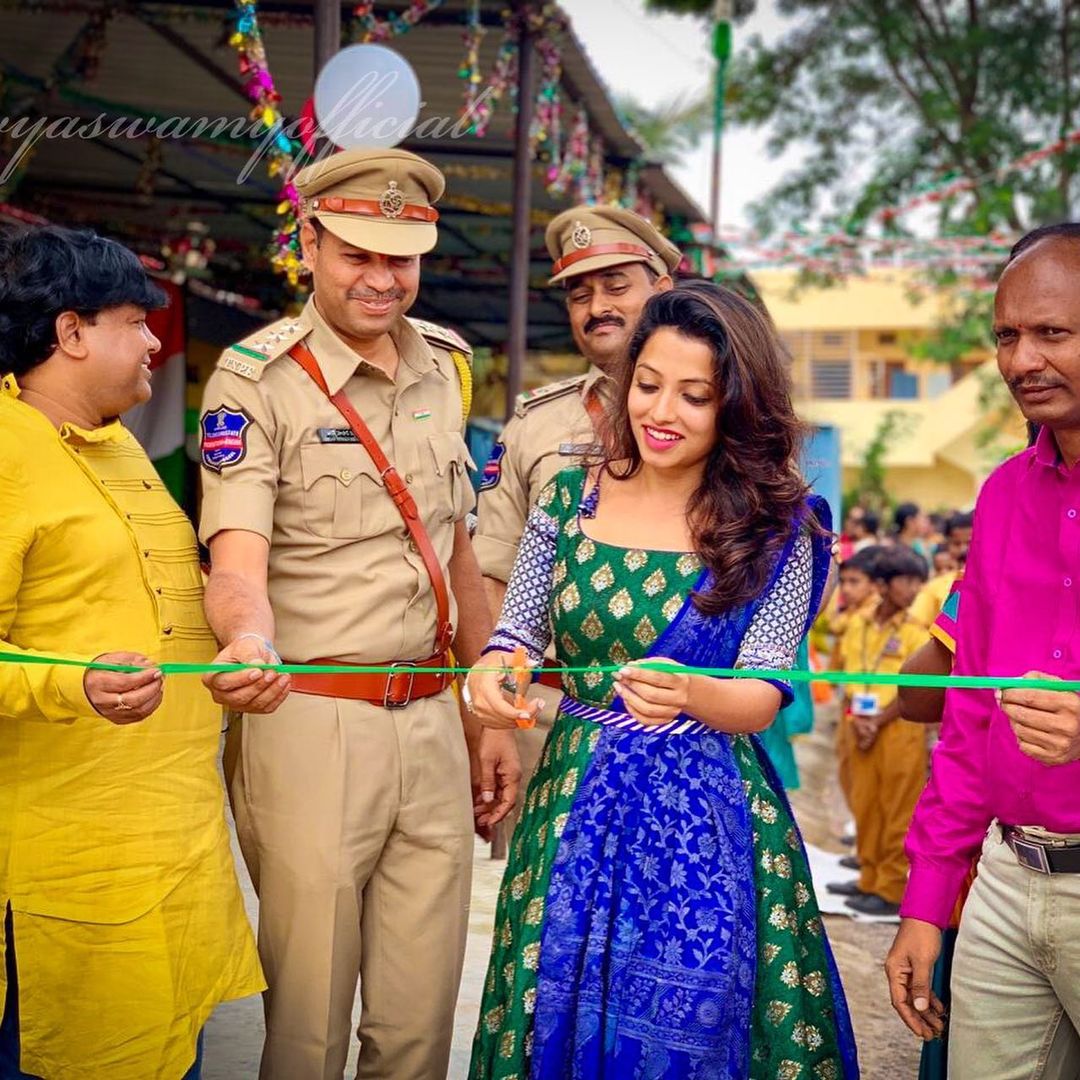 Naa Peru Meenakshi Serial Actress Navya Swamy Images