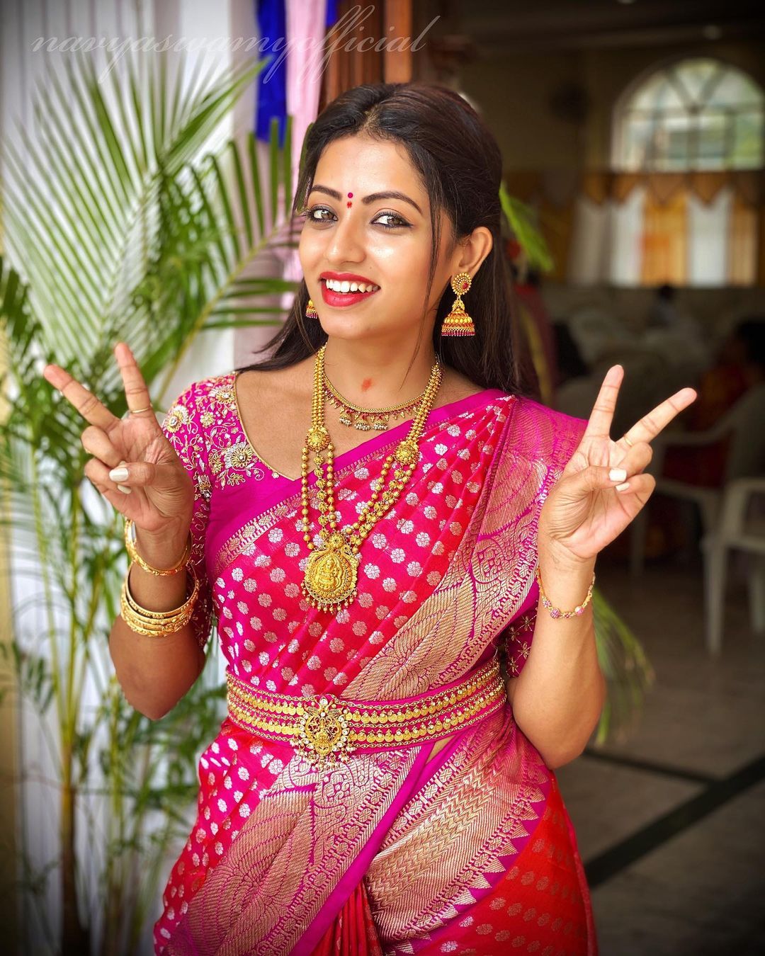 Naa Peru Meenakshi Serial Heroine Navya Swamy Images