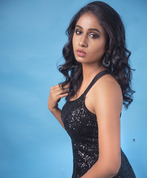 Evaru meelo koteeswarulu promo actress dakshi guttikonda