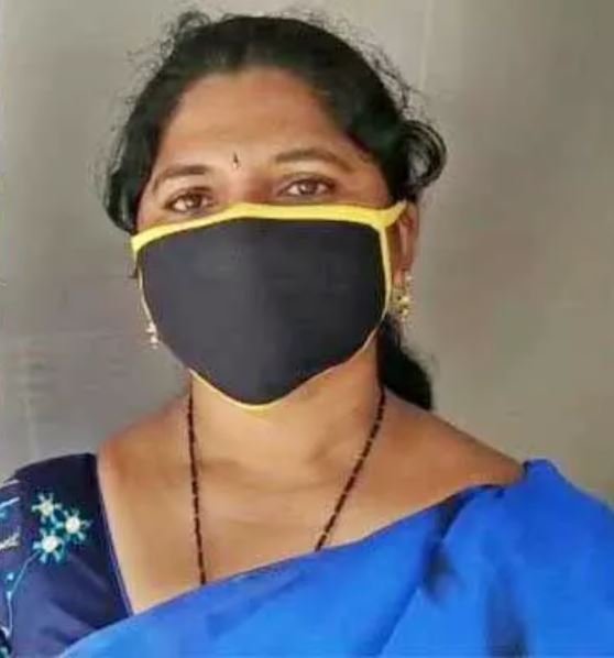 auto driver kicks women 2