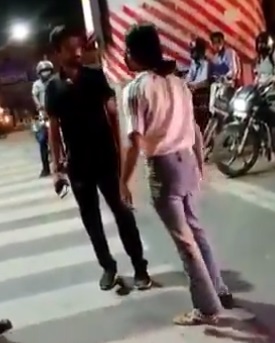 lucknow girl beating cab driver
