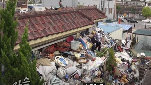 man collects garbage for ten years in south korea