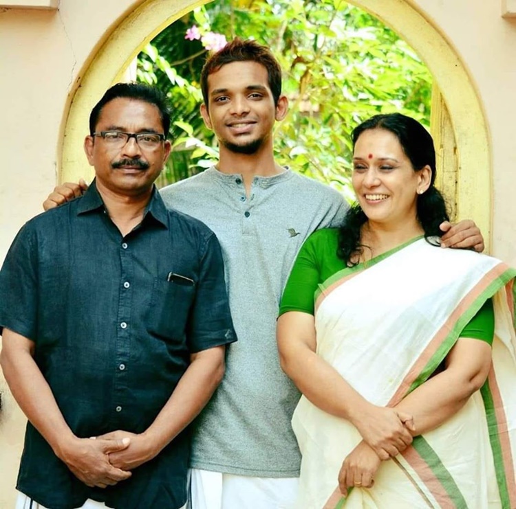 Actress who played Nani mother in tuck Jagadish