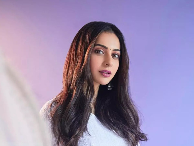 rakul appears before enforcement directorate in hyderabad