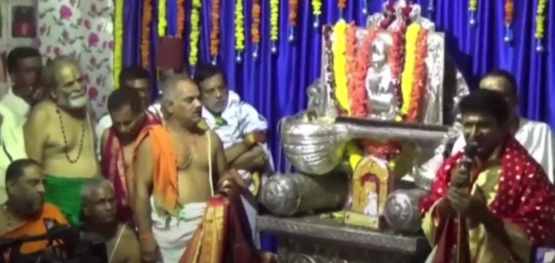 Video of veena falling while Puneeth speaking goes viral