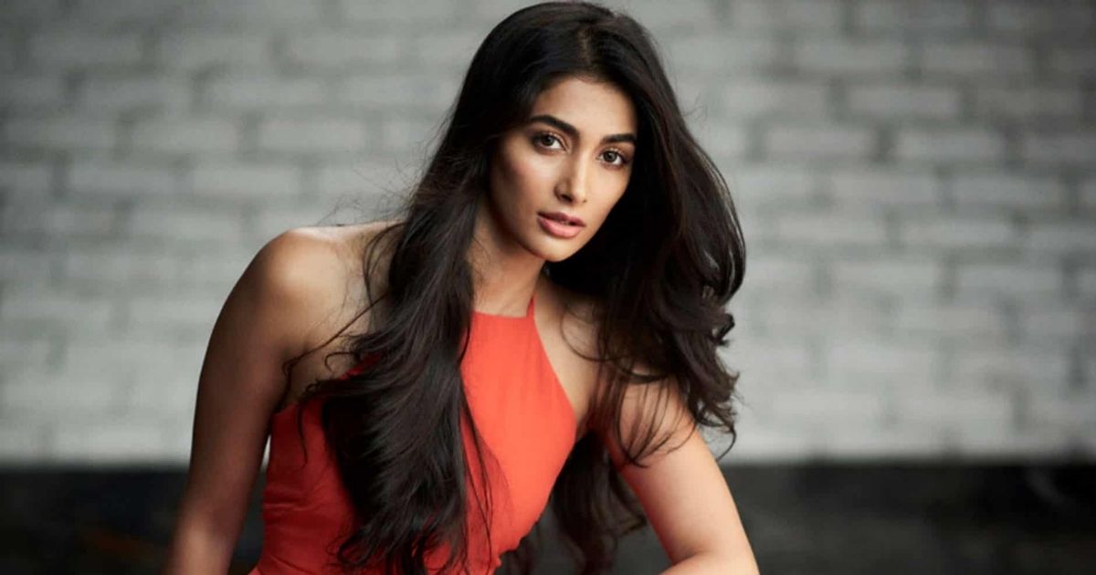 netizens trolling pooja hegde for this promotion