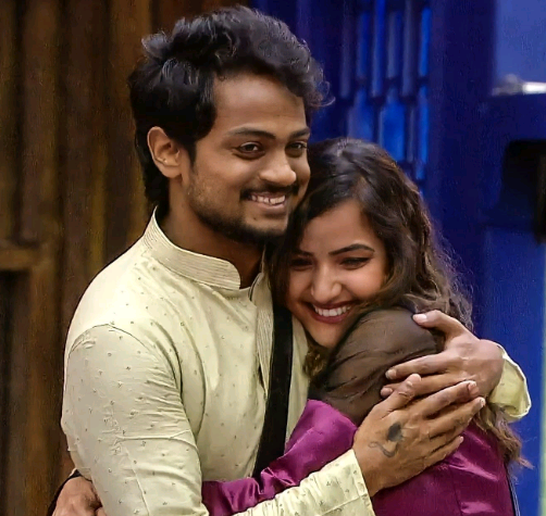 video of shanmukh siri kissing in bigg boss telugu 5 goes viral