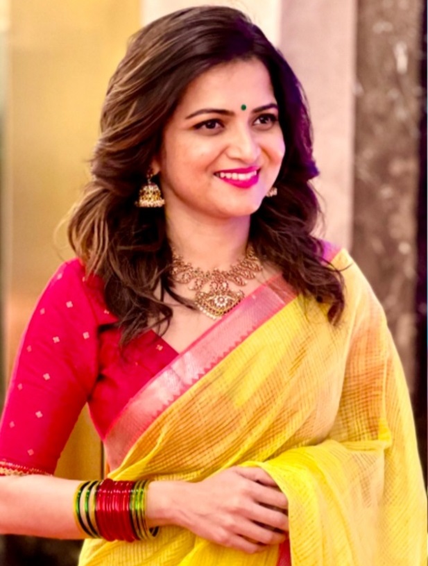 pictures of rrr chennai press meet anchor going viral
