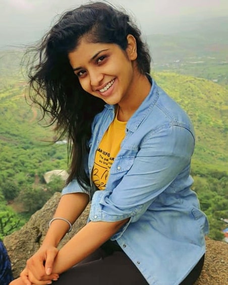 saranga dariya background dancer sanjana gangurde