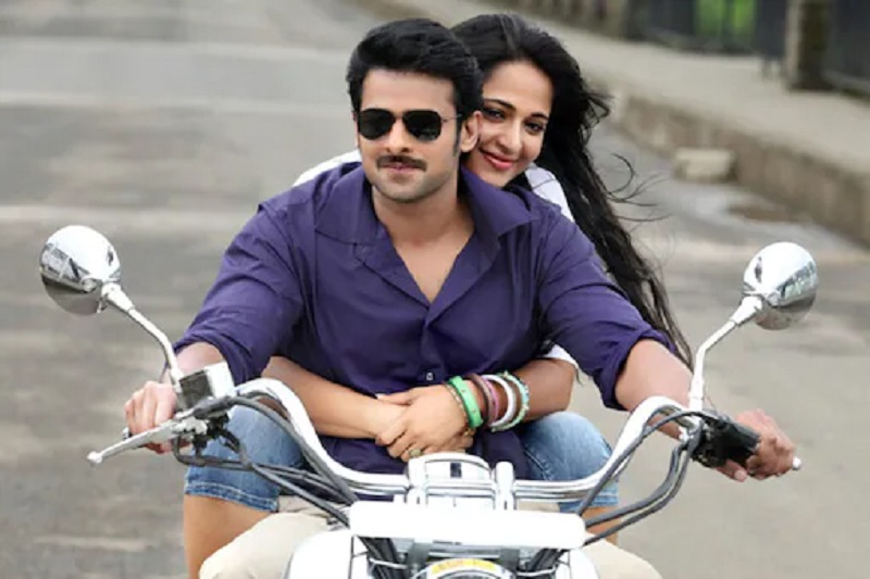 bigg boss telugu contestant as a background dancer in mirchi