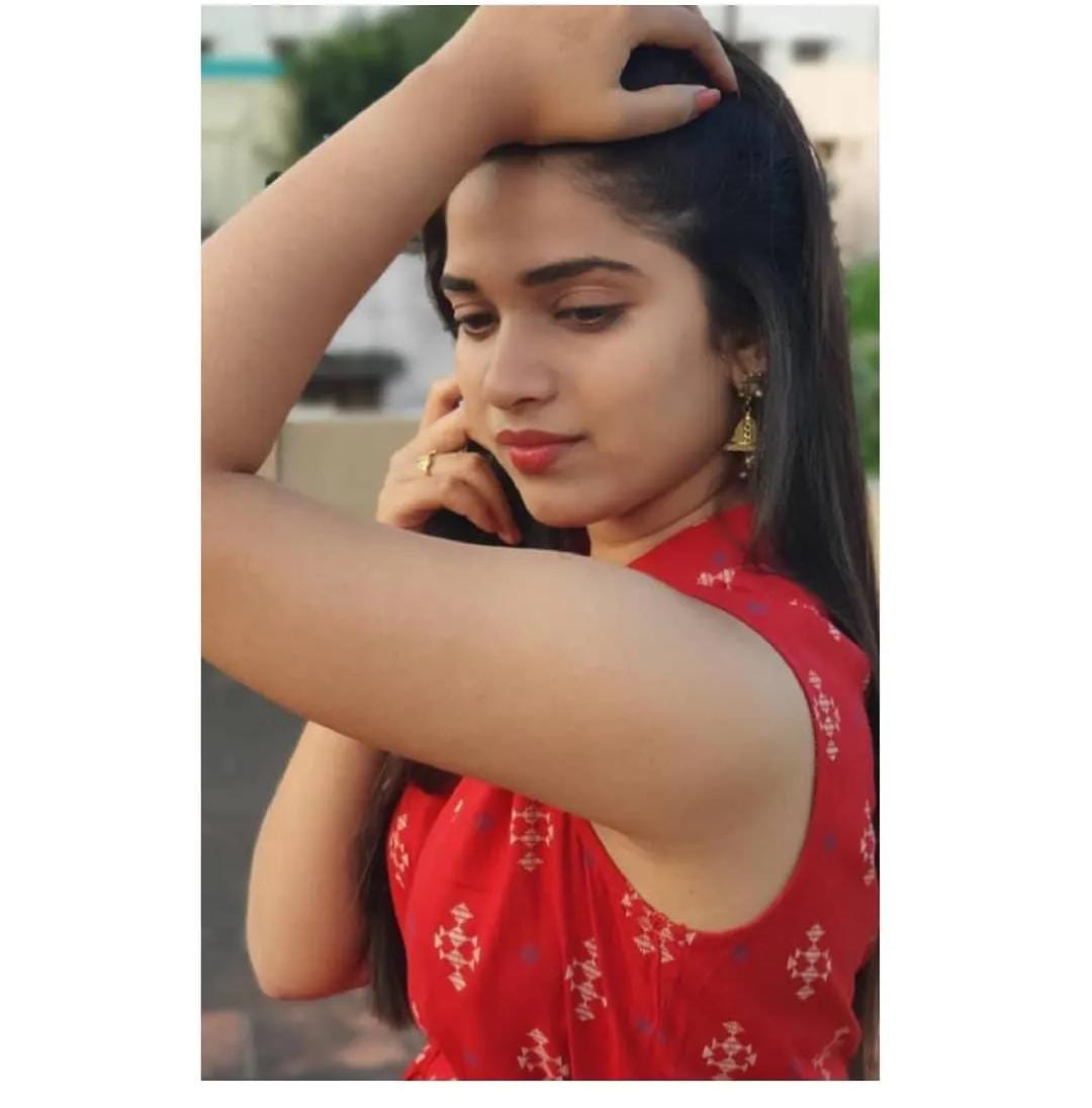uppena serial heroine soniya suresh instagram images 