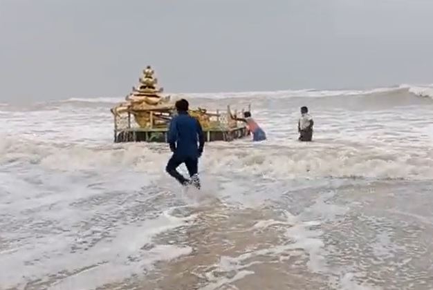 golden charriot 2