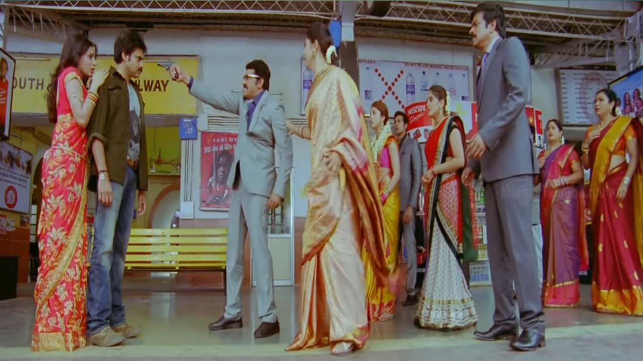 Atharintiki dharedi movie station seen