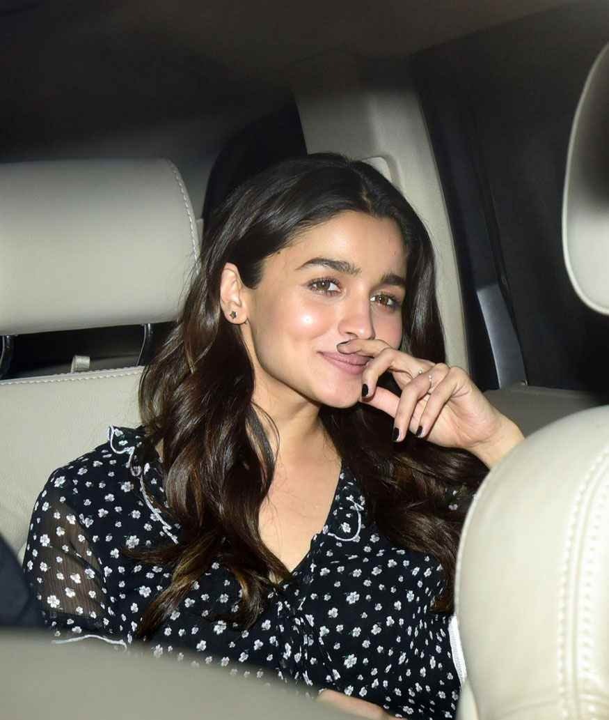 did you observe a common point in alia bhatt outfit