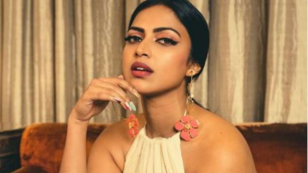 raghuvaran btech actress amala paul latest look goes viral