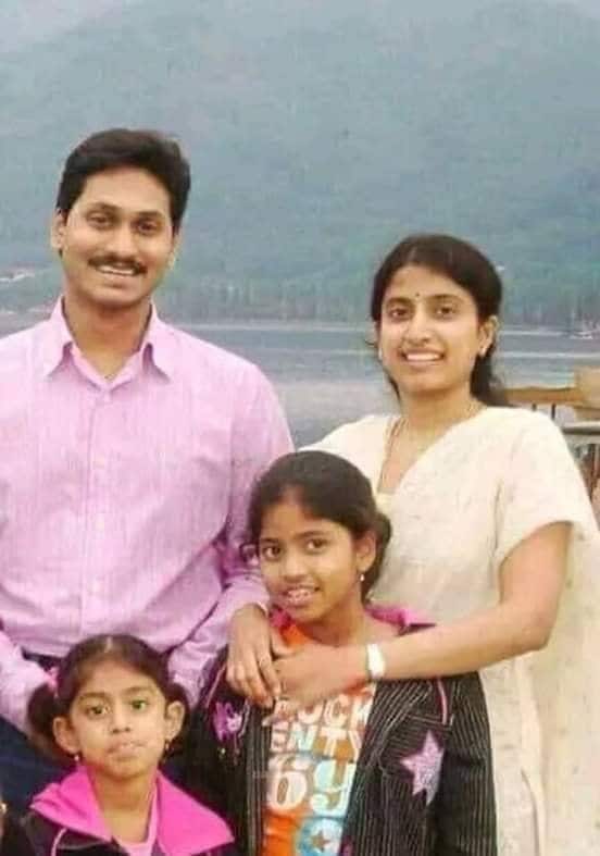 ys jagan mohan reddy wedding card going viral