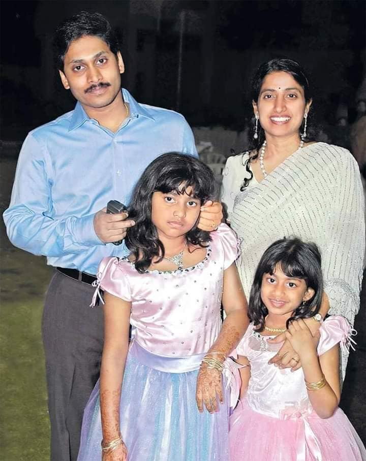 ys jagan mohan reddy wedding card going viral