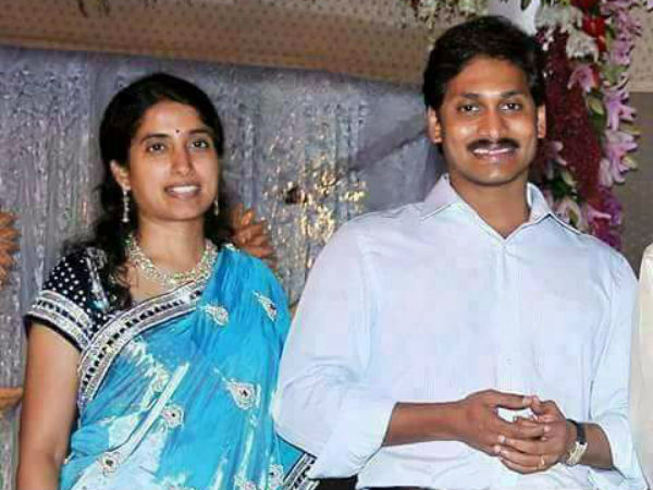 ys jagan mohan reddy wedding card going viral