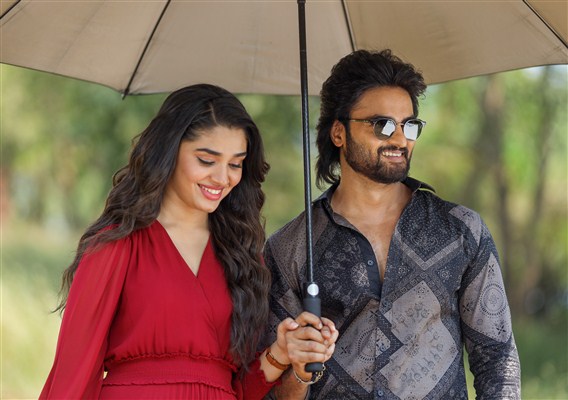 aa ammayi gurinchi meeku cheppali movie review