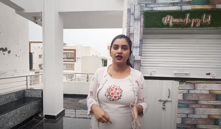 actor naveena about her house builer cheating