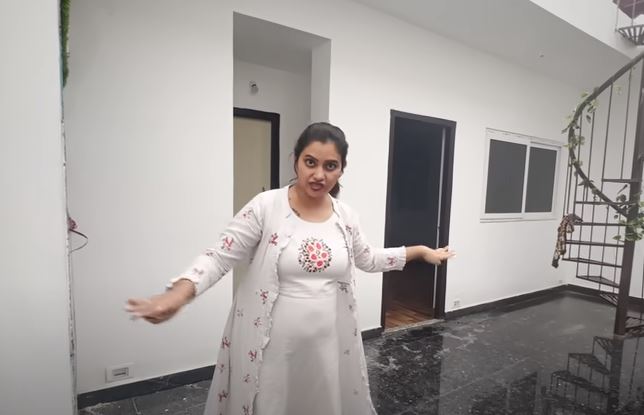 actor naveena about her house builer cheating