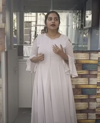 actor naveena about her house builer cheating