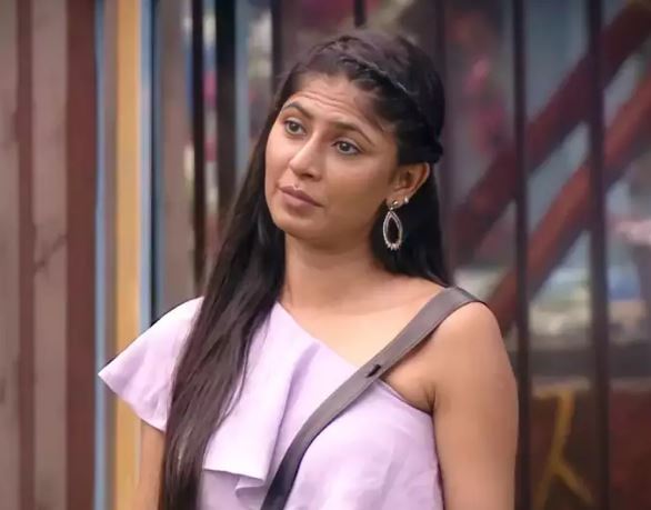 anchor neha chowdary shocking comments about biggboss
