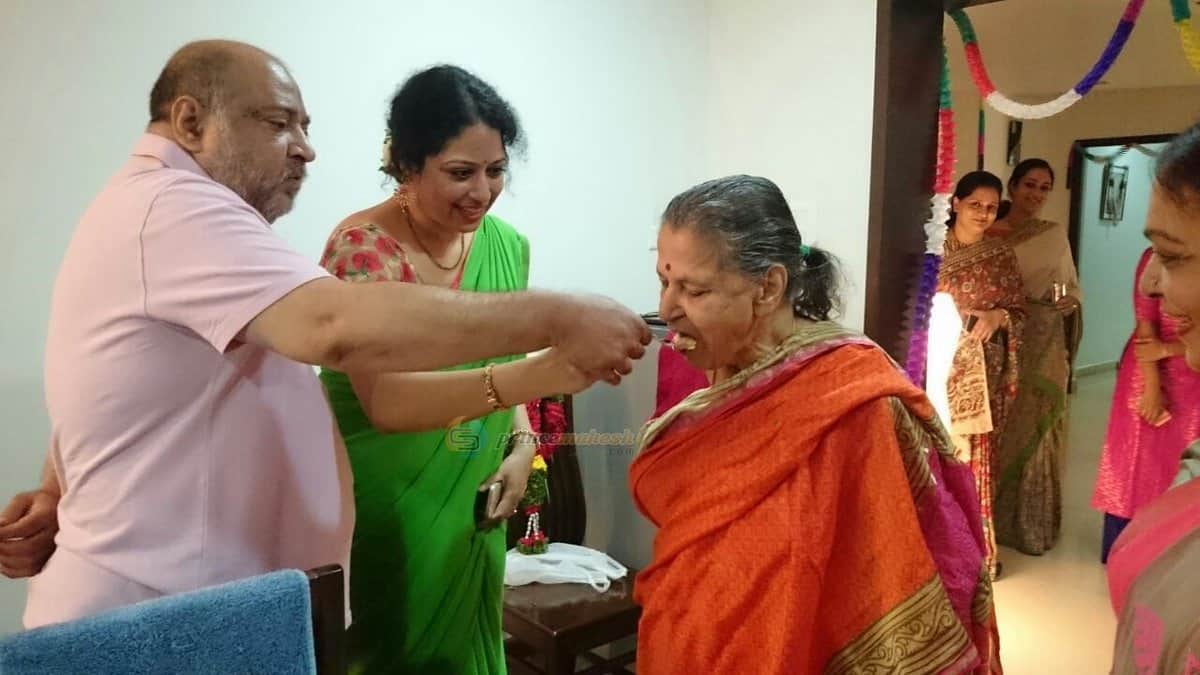 mahesh babu mother pics..