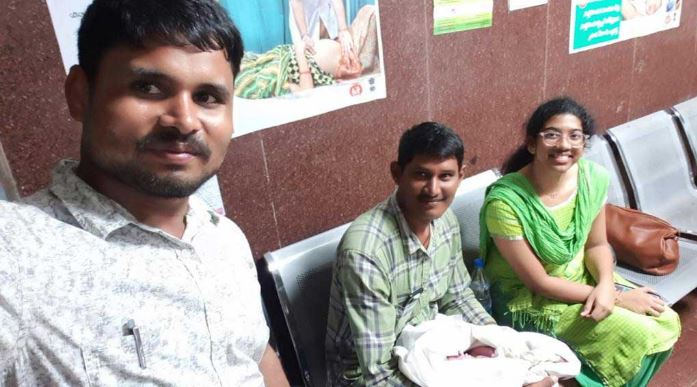 mbbs students done delivery in train