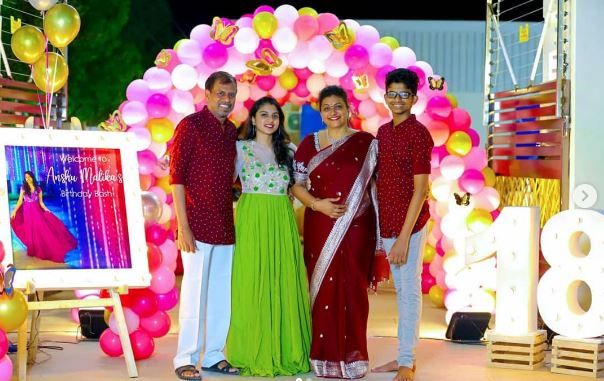 roja daughter entering into film industry