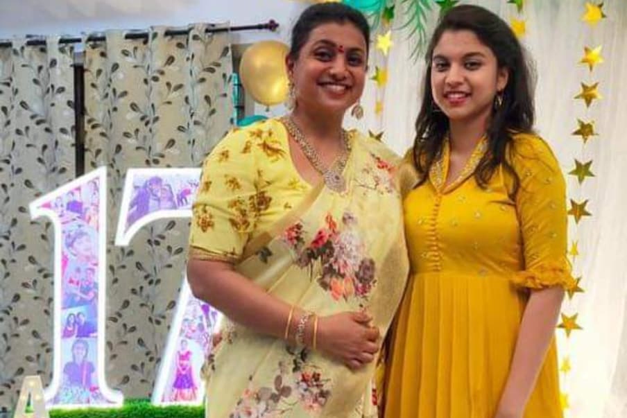 roja daughter entering into film industry