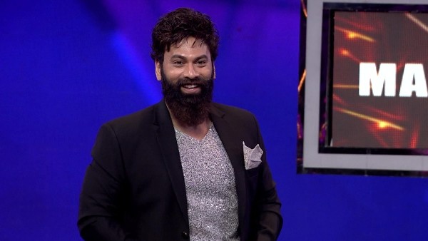 what is happening with anchor omkar shows