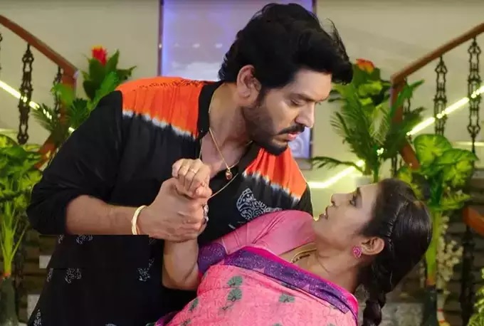 trolls on intinti gruhalakshmi serial..