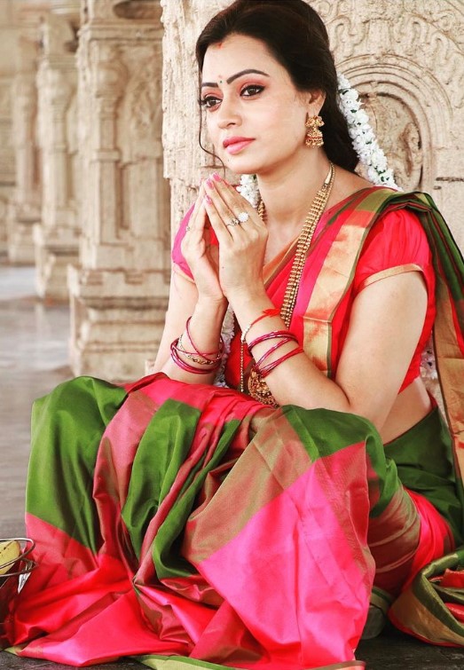 Jabardasth Anchor Sowmya Rao hd images