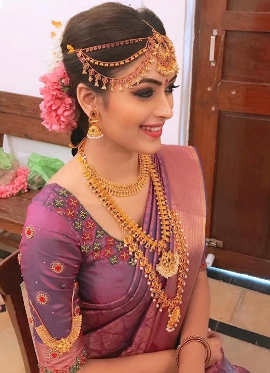 Heroine Geethika Tiwari Images
