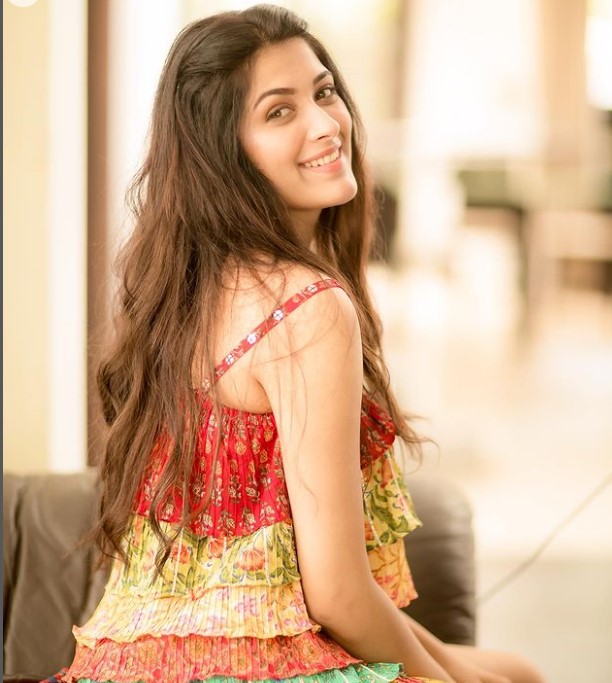 Heroine Geethika Tiwari Images