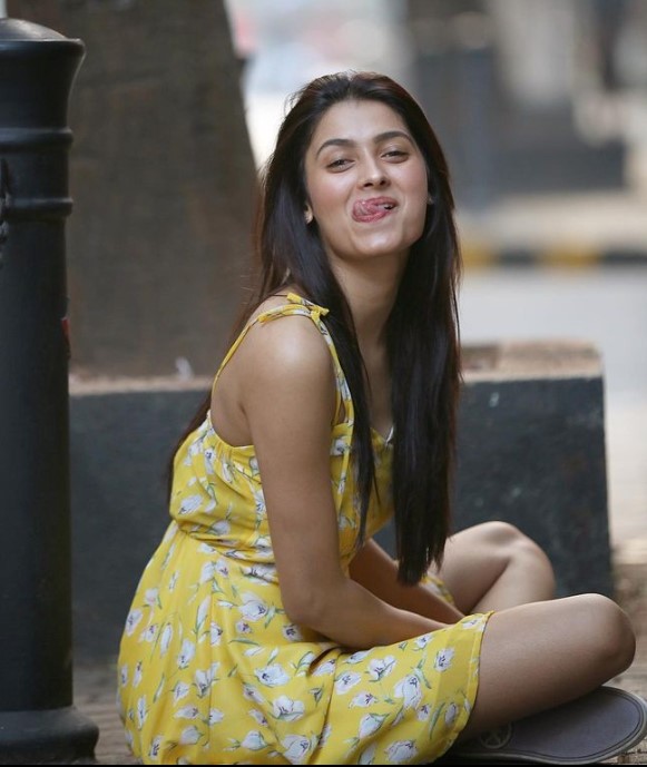 Mahesh Babu Heroine Geethika Tiwari pics