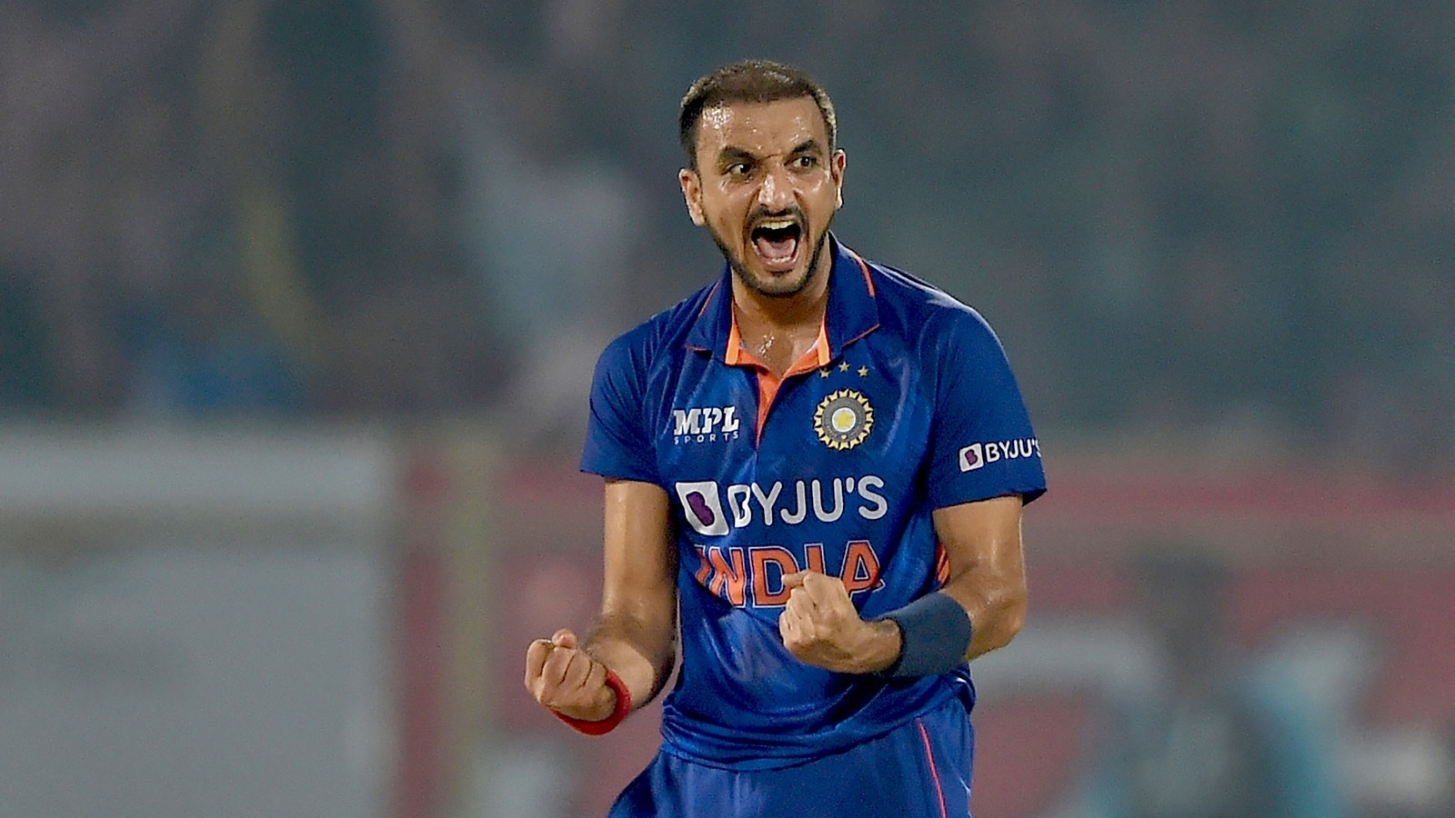 dinesh karthick commetns about chahal and harshal patel..