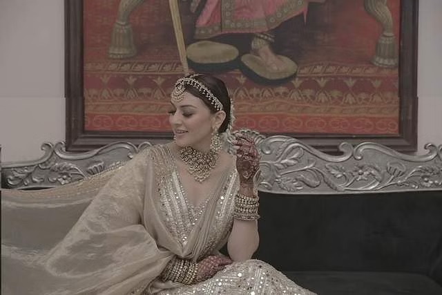 heroine hansika revealed her fiance photos..