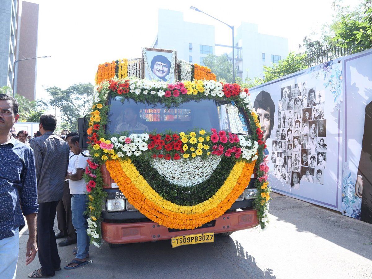 mahesh babu thinking of building a memorial for super star krishna.