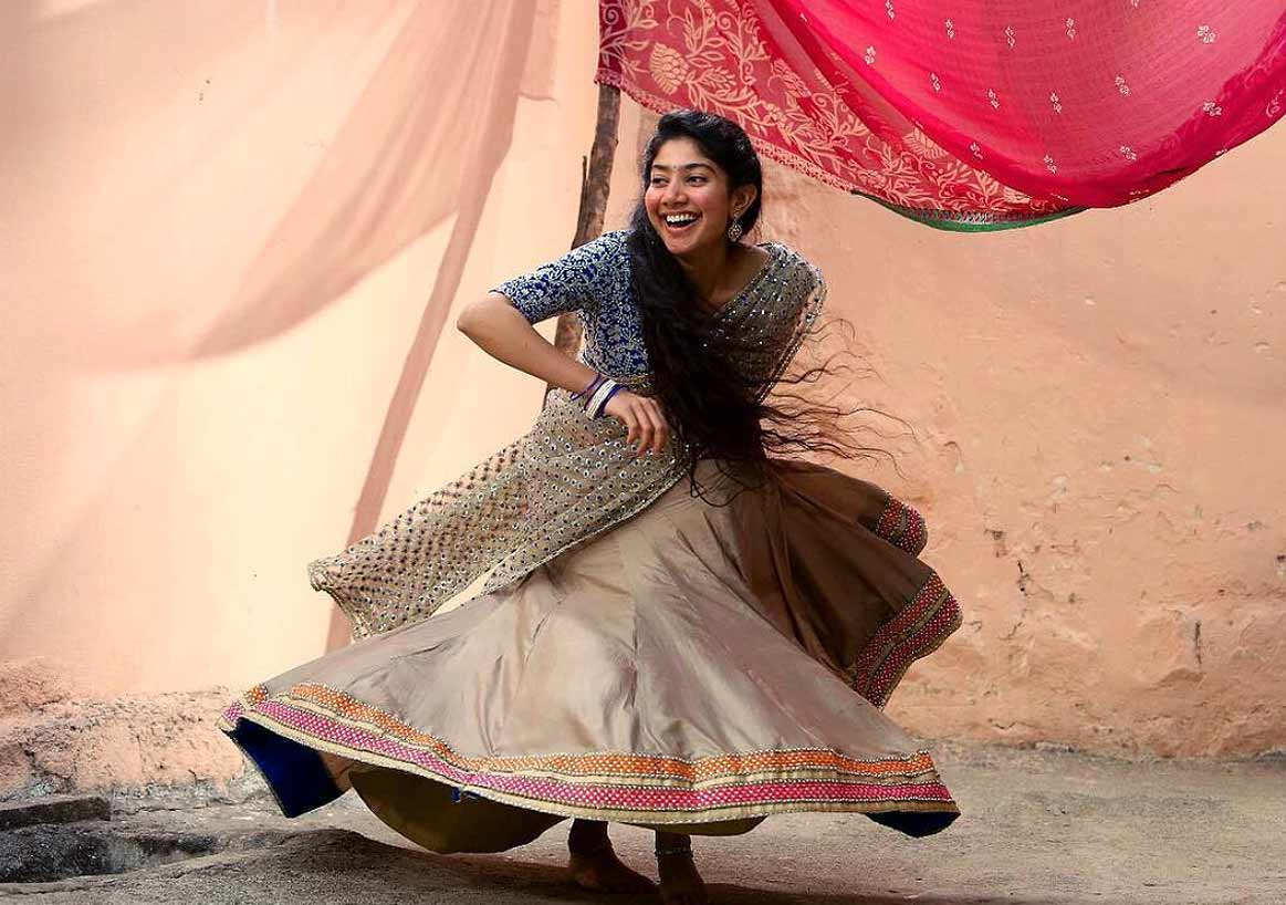 sai pallavi contravarcial comments goes viral..