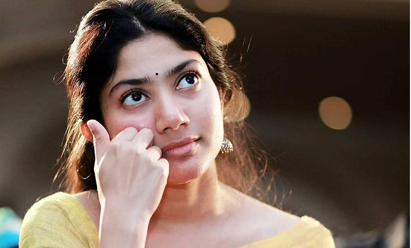 sai pallavi contravarcial comments goes viral..