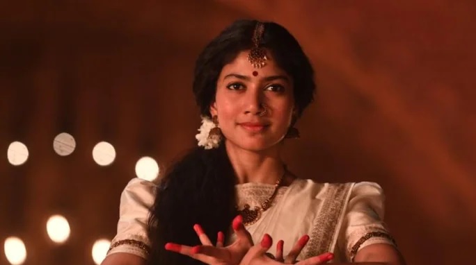 sai pallavi contravarcial comments goes viral..